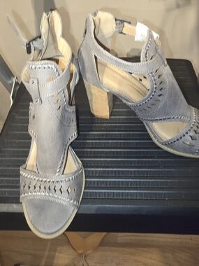 Report Women's Grey Cutout Suede Block Heel Sandals